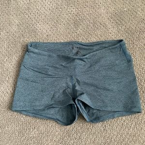 Women's Nobull shorts 2"